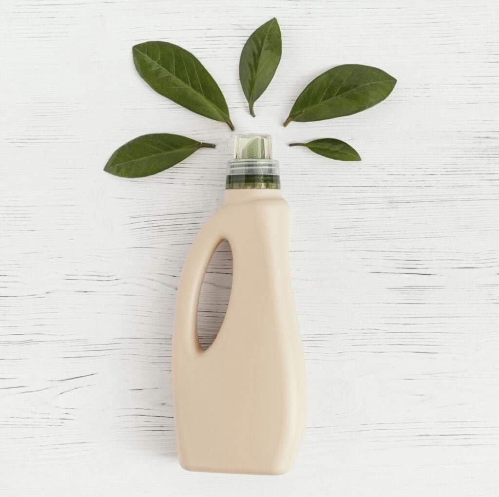 Produits ménagers bio EVA — flacon et feuilles